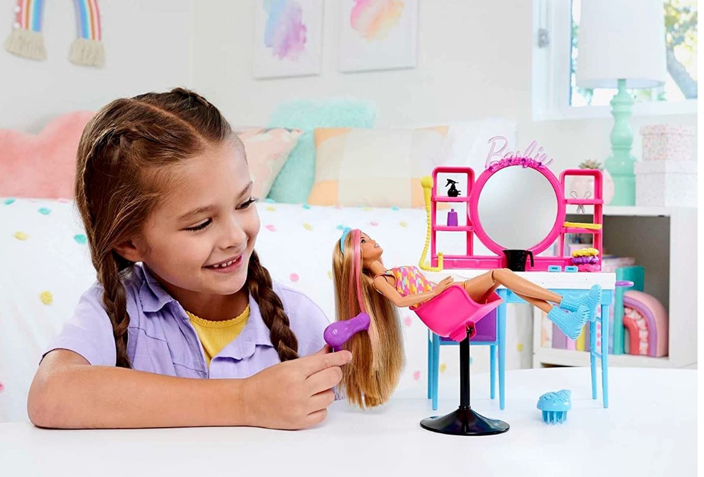 مجموعة لعب دمية باربي وصالون الشعر