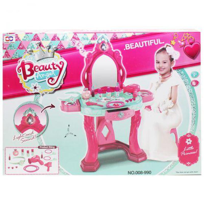 اللعب بمكياج وتصفيفة شعر 