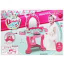 اللعب بمكياج وتصفيفة شعر 