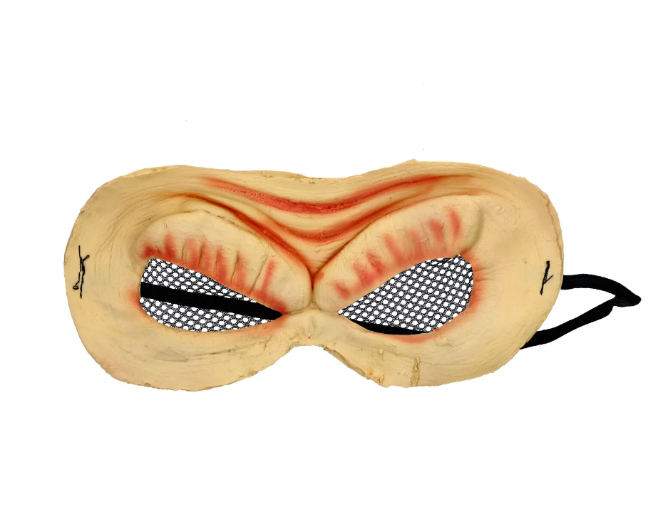 Eye-catching black eye lids