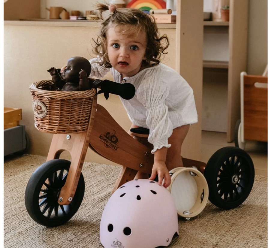 سلة دراجة مصنوعة من الخوص الطبيعي المنسوج يدويًا