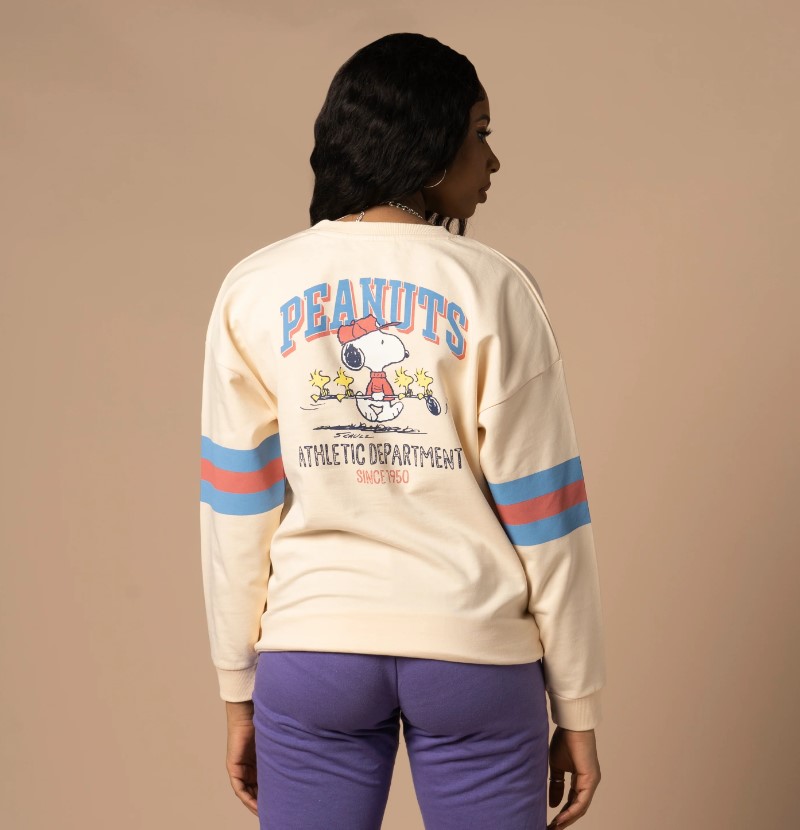 سويت تي شيرت سنوبي للسيدات