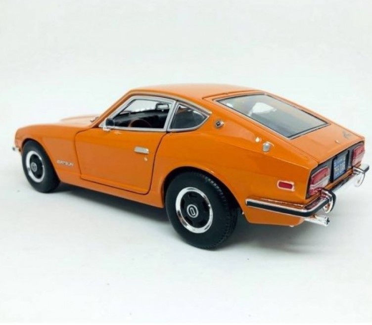 31170 - 1:18 1971 DATSUN 240Z