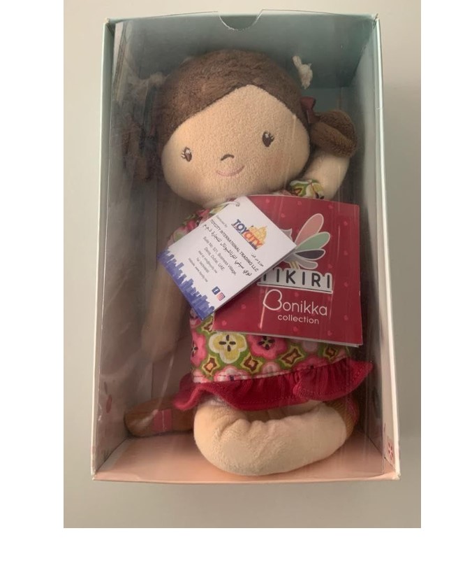 بونيكا - آيفي في فستان وردي وأخضر مطبوع