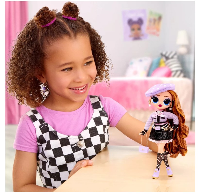 دمية ال او ال مع مفاجآت وإكسسوارات