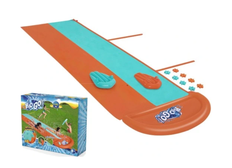 Double water playground with games and water sprinklers